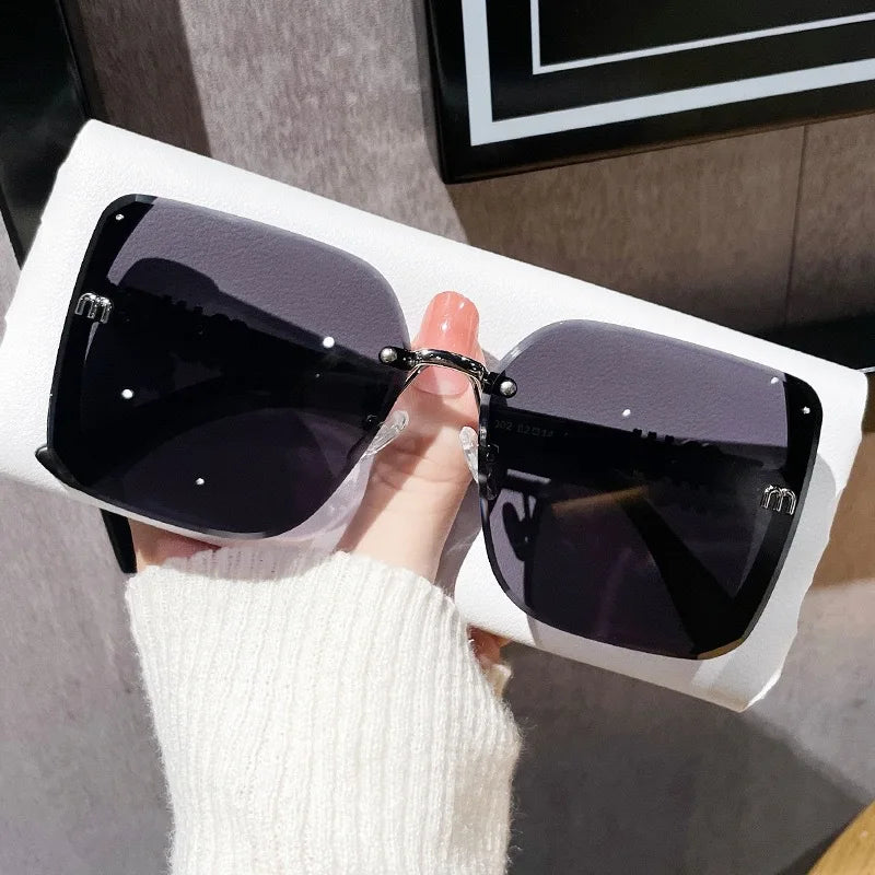 Curve Glam™ Stylish Frame – Women’s Square Sunglasses