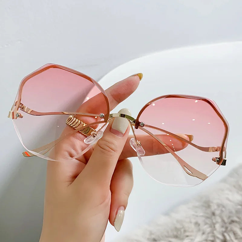 Curve Glam™ Stylish Eyewear – Women’s Fashion Sunglasses