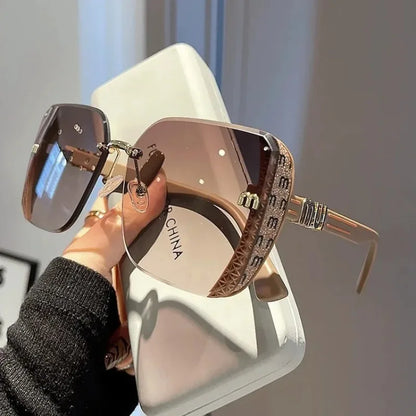 Curve Glam™ Stylish Frame – Women’s Square Sunglasses
