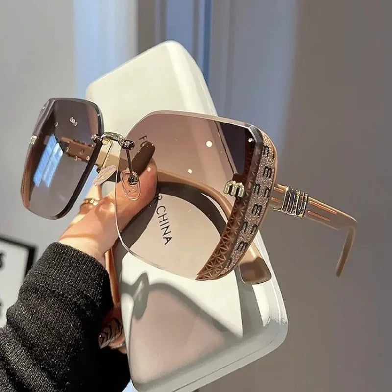 Curve Glam™ Stylish Frame – Women’s Square Sunglasses