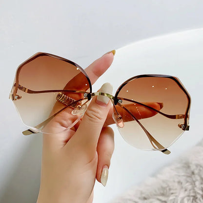 Curve Glam™ Stylish Eyewear – Women’s Fashion Sunglasses
