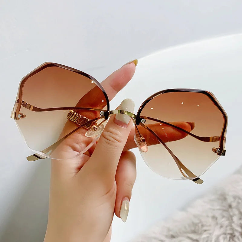 Curve Glam™ Stylish Eyewear – Women’s Fashion Sunglasses